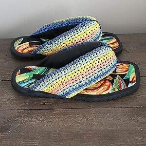 Farm Rio Black Banana Puffy Crochet Flip Flops NEW Size 8